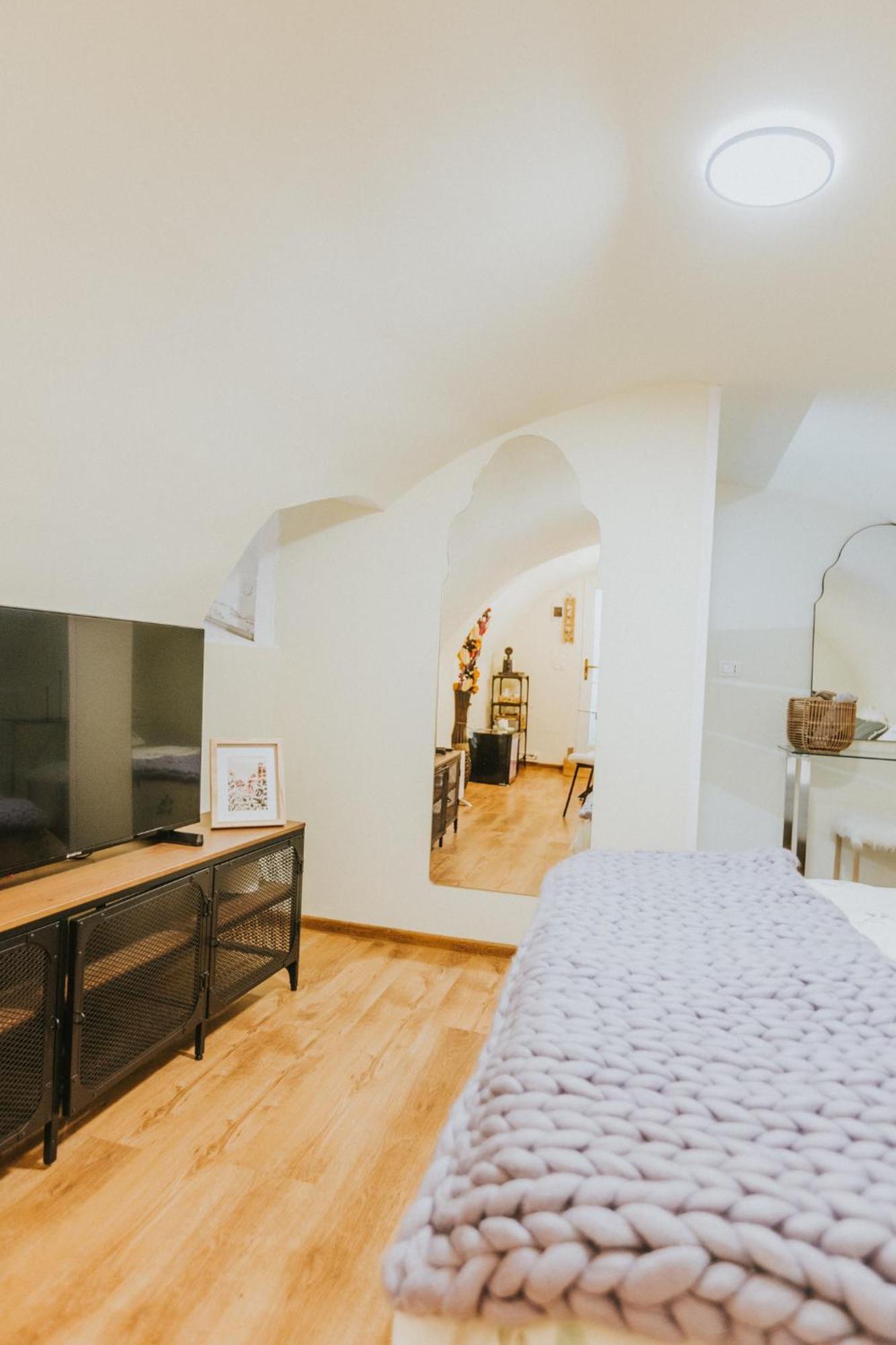 Locart -Cozy Downtown Apartment, Near Black Church With Free Wi-Fi Braşov Esterno foto