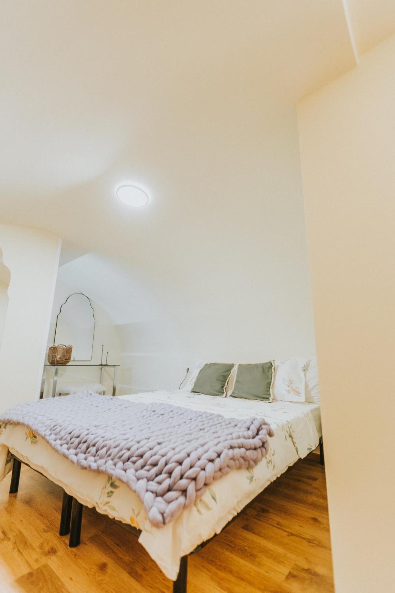 Locart -Cozy Downtown Apartment, Near Black Church With Free Wi-Fi Braşov Esterno foto